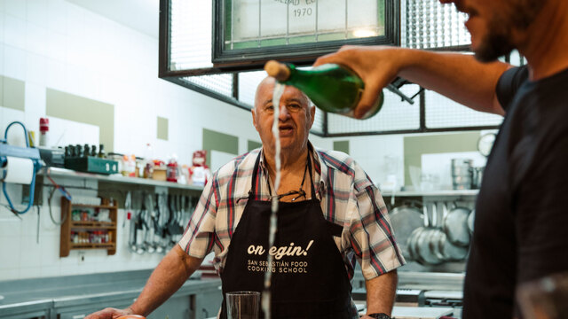 sopar en una societat gastronòmica basca